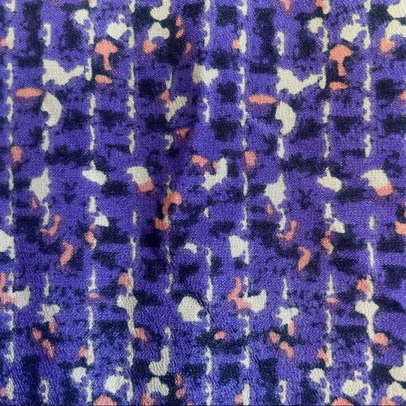 H8 I Printed Sleeveless Top with Cross Back Detail - Picture 4 of 7